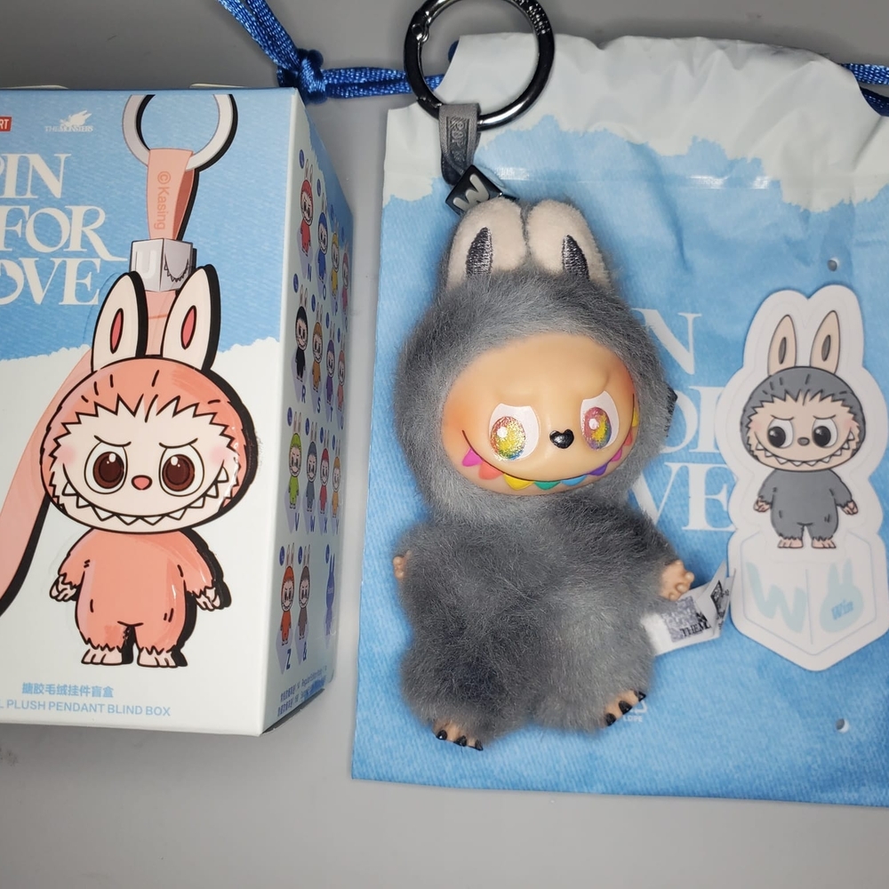 Secret ID Labubu - Pin For Love Version
